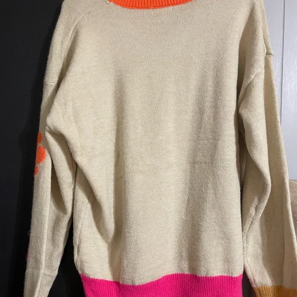 Easel sweater size medium/ relaxed fit. - Picture 2 of 4
